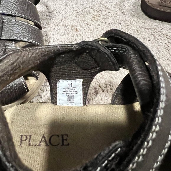 Children’s place sandals - Picture 2 of 3